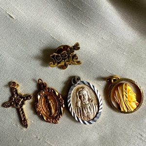 Religious lot of pendants and a pin set of 5 total Jesus